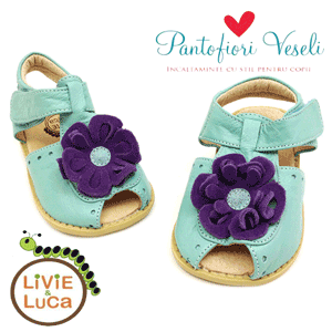 Sandalute bleu din piele elegante cu floricica