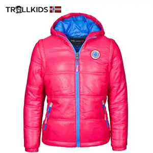 Mai multe gecute si jachete de vant, impermeabile, de toamna sau iarna pentru baieti si fetite veti gasi in oferta Glittio.